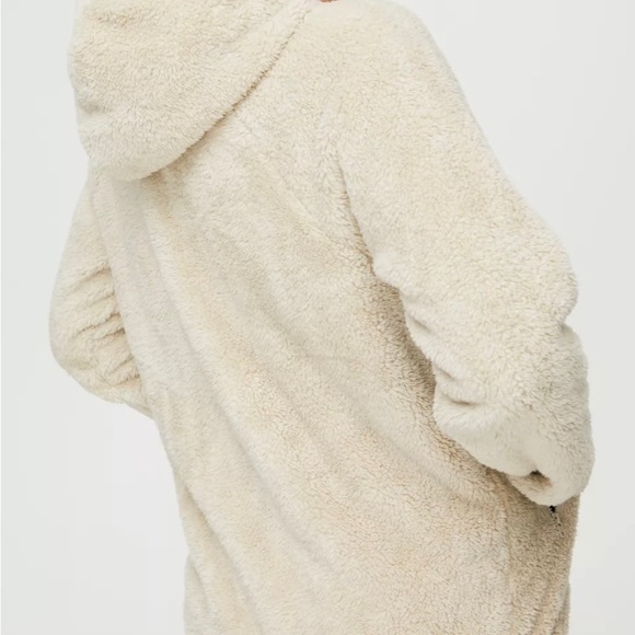 ❄️ Aritzia Tna Fuzzy Zip Up - Picture 2 of 7